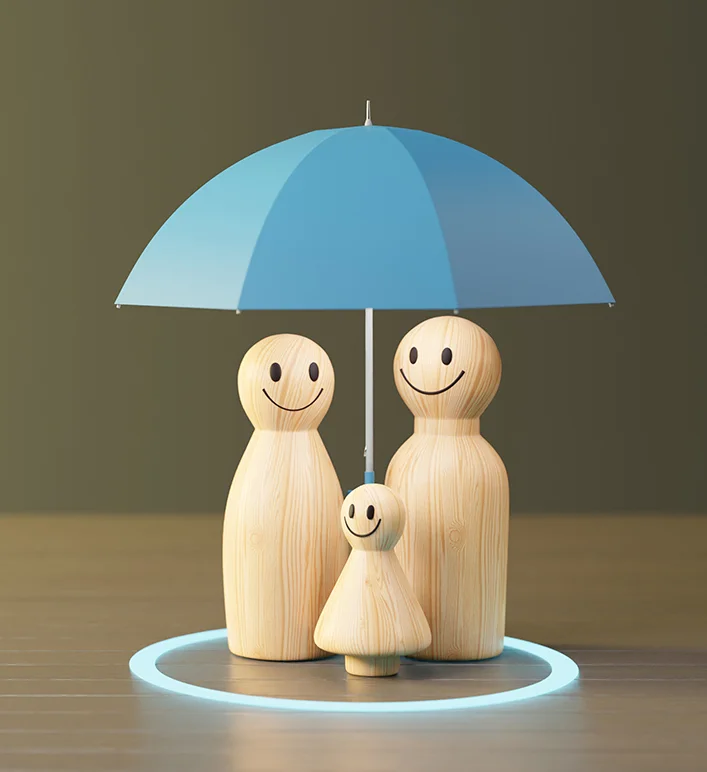 Consultor explicando seguro auto para cliente dentro do carro